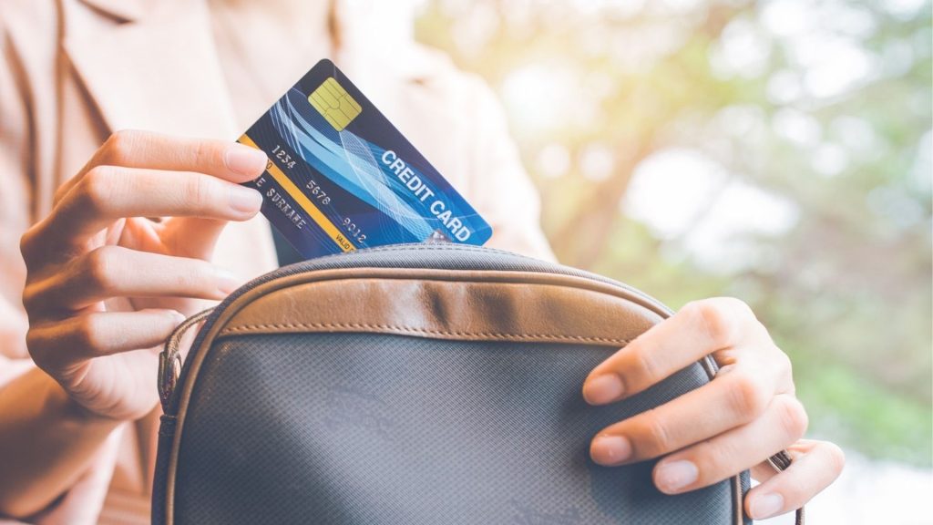 Smart money management with a simple lifestyle
